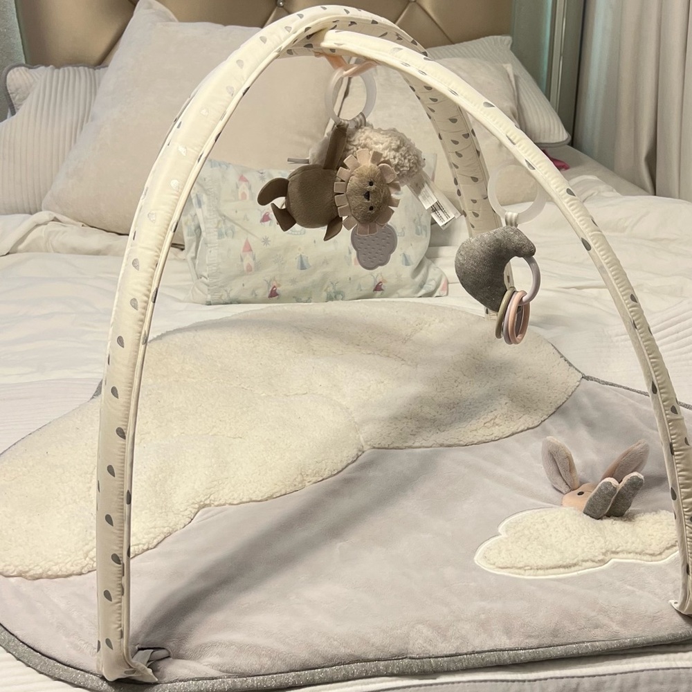 Pottery Barn Kids PoSkip Hop Gray and White Baby Play Mat - Picture 4 of 6